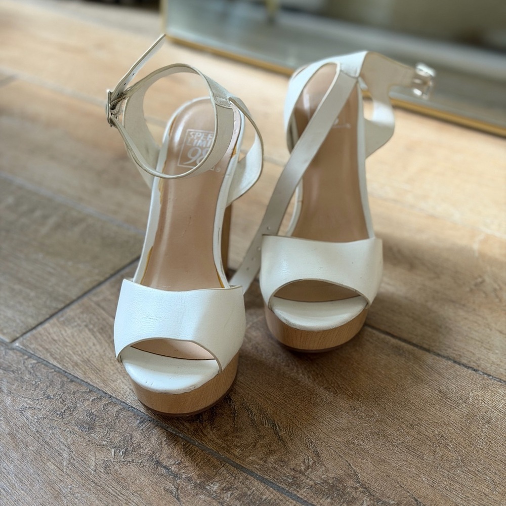 Elegant White Platform Sandals. Size 5.5 perfect wedding shoes !